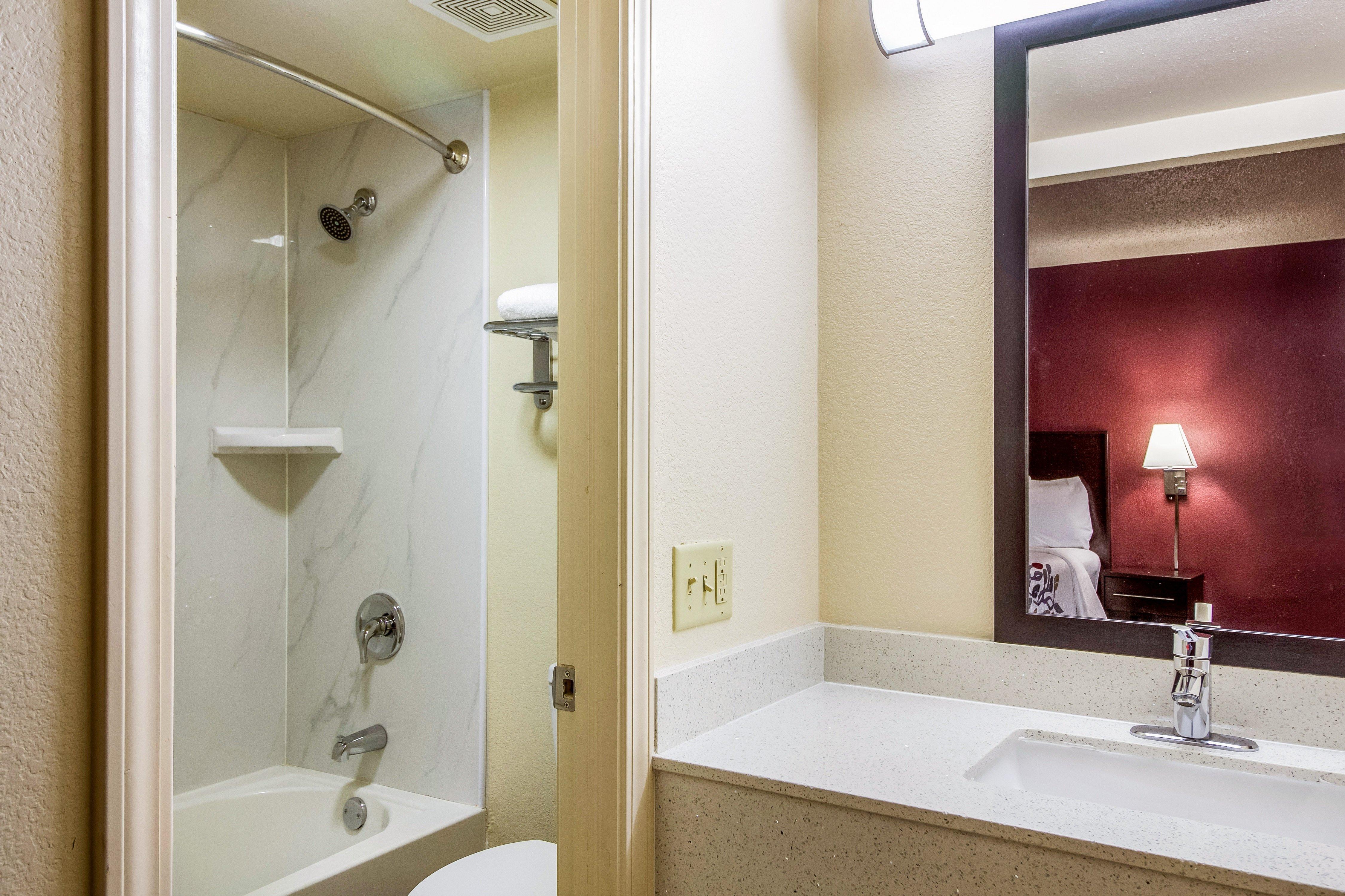 Red Roof Inn Houston East I-10 Eksteriør billede