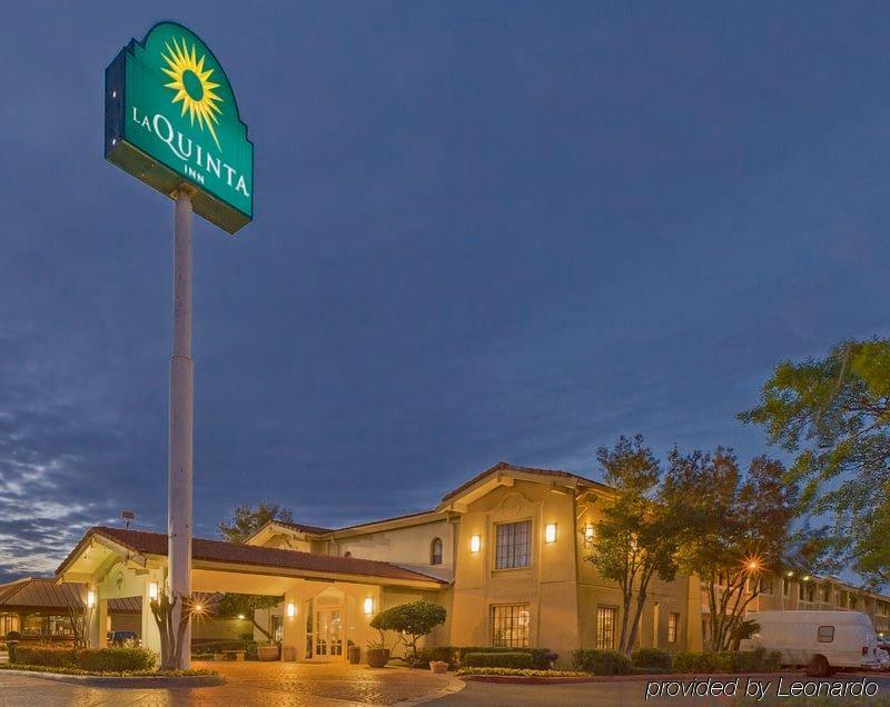 Red Roof Inn Houston East I-10 Eksteriør billede