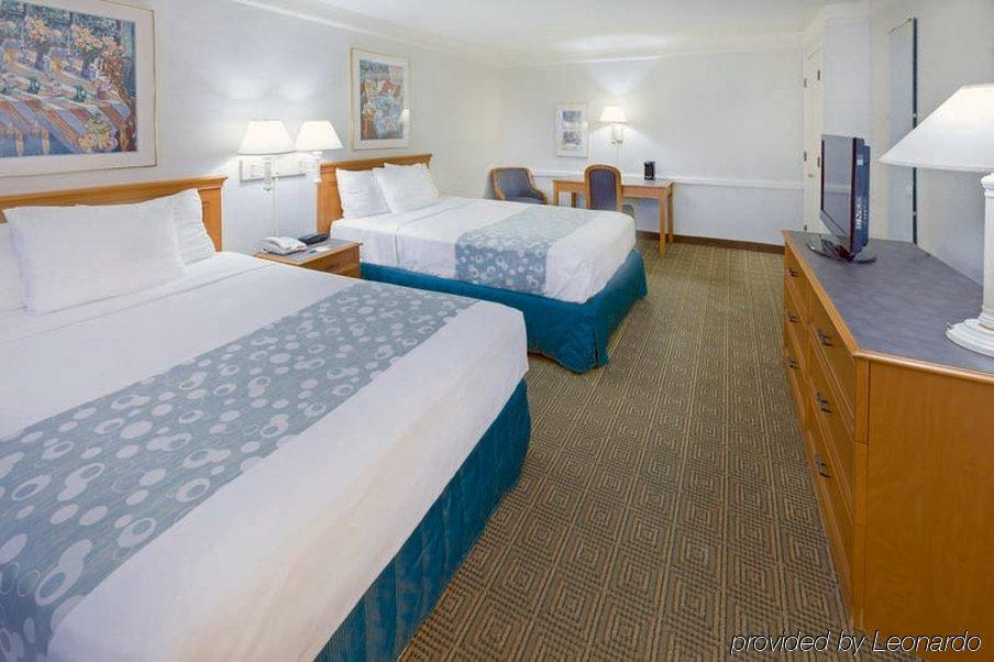 Red Roof Inn Houston East I-10 Eksteriør billede