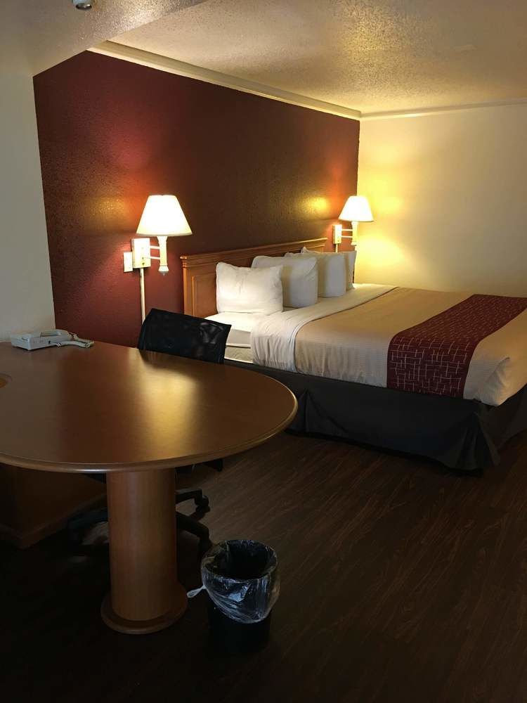 Red Roof Inn Houston East I-10 Eksteriør billede