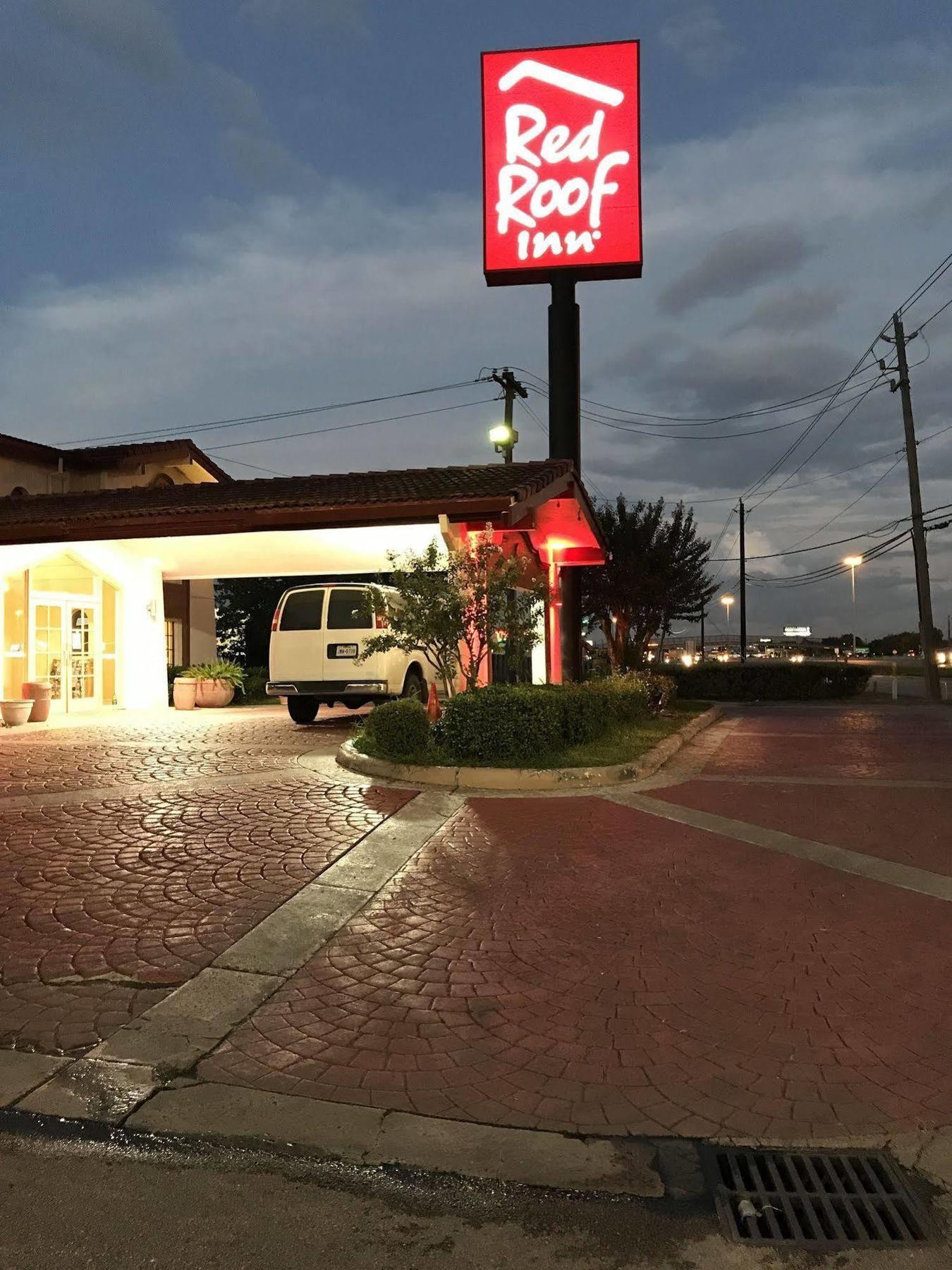 Red Roof Inn Houston East I-10 Eksteriør billede